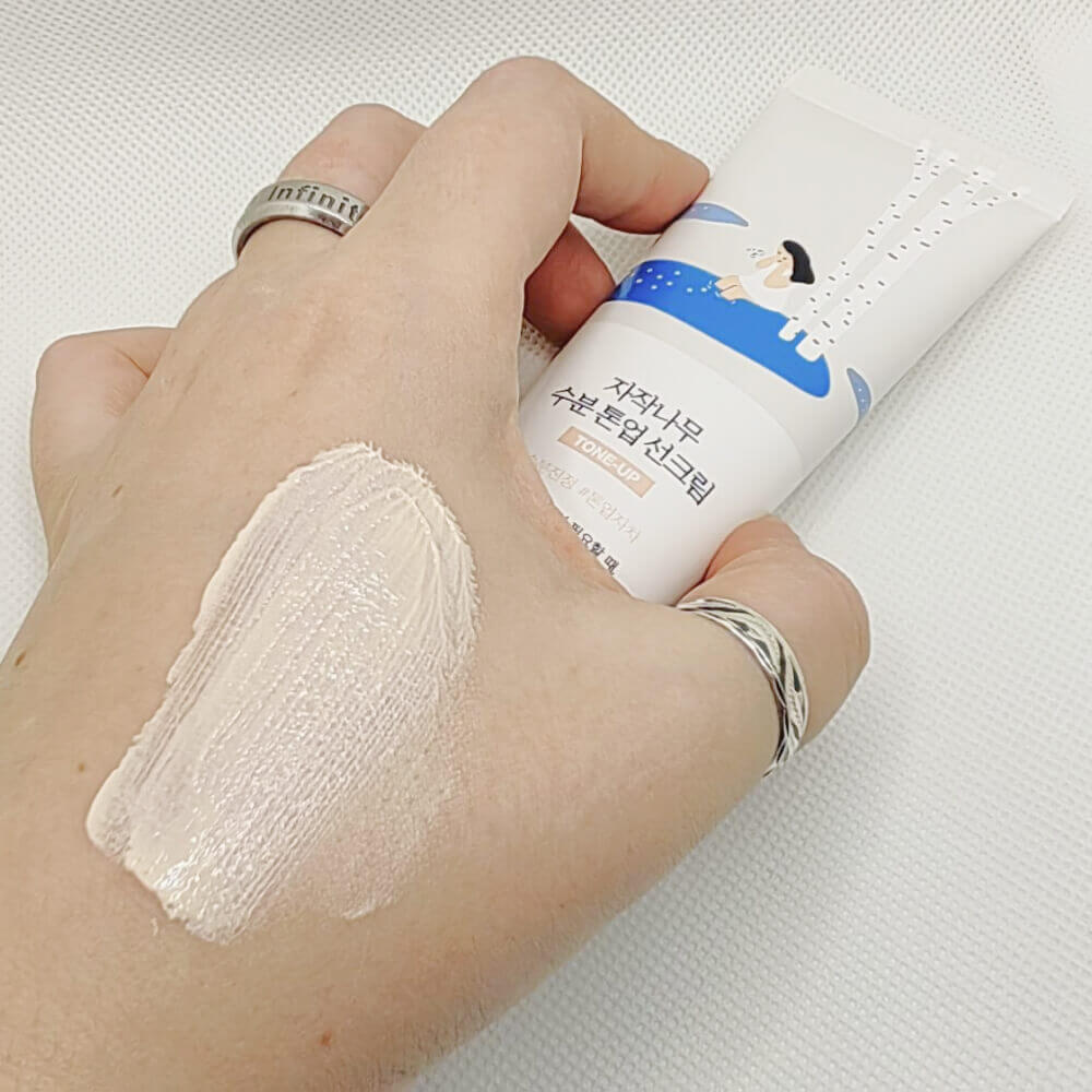 Тонирующий солнцезащитный крем Round Lab — Birch Juice Moisturizing Tone-Up Sunscreen SPF50+ PA++++ — изображение 3